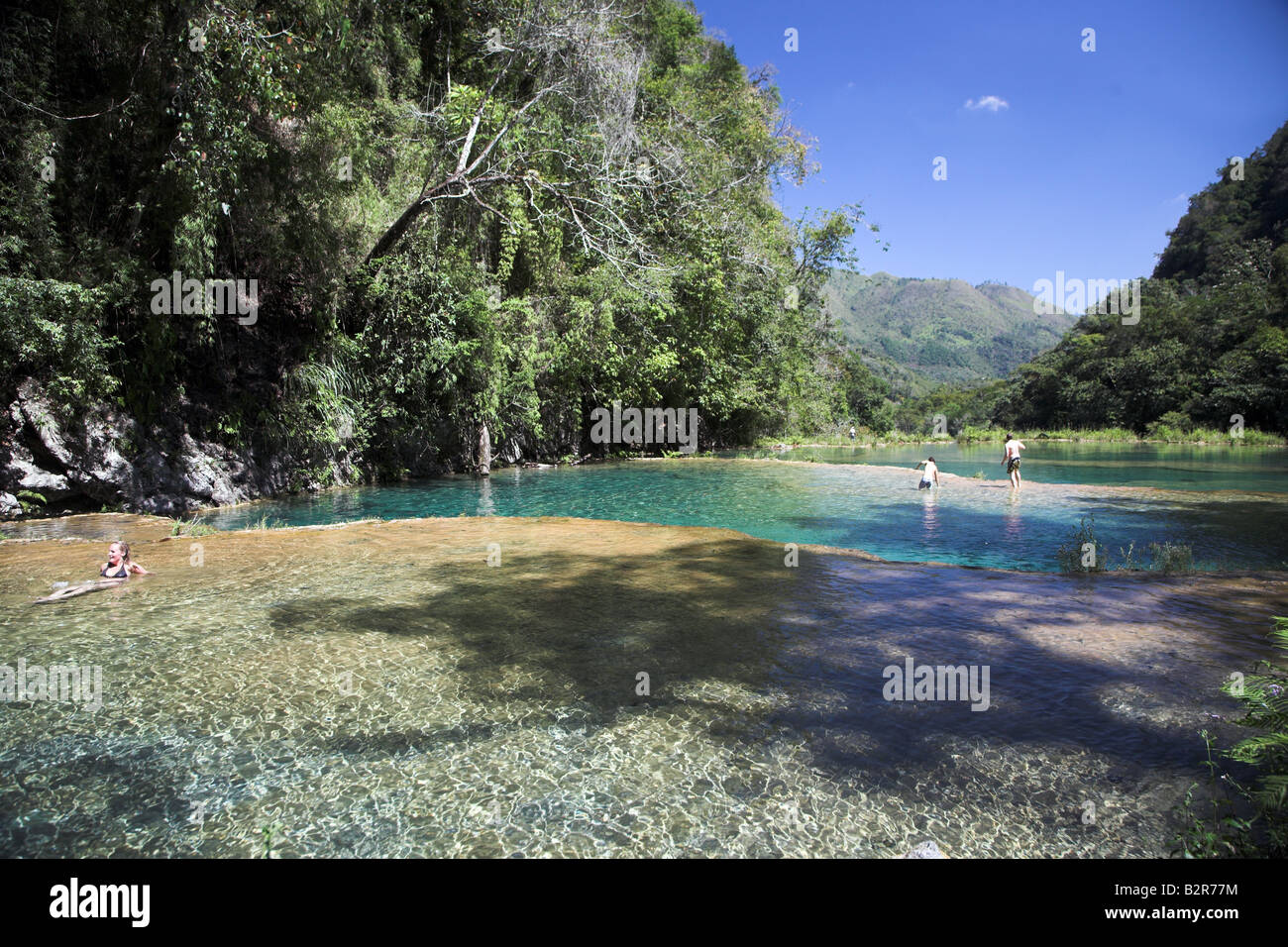 Les piscines naturelles à Semuc Champey National Park, à Semuc Champey dans le Guatemala. Banque D'Images