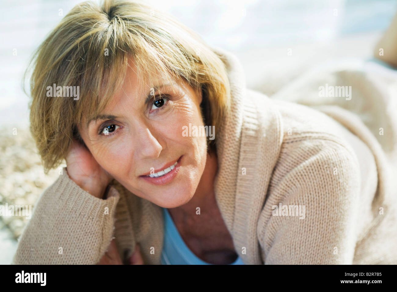 Woman Relaxing At Home Banque D'Images