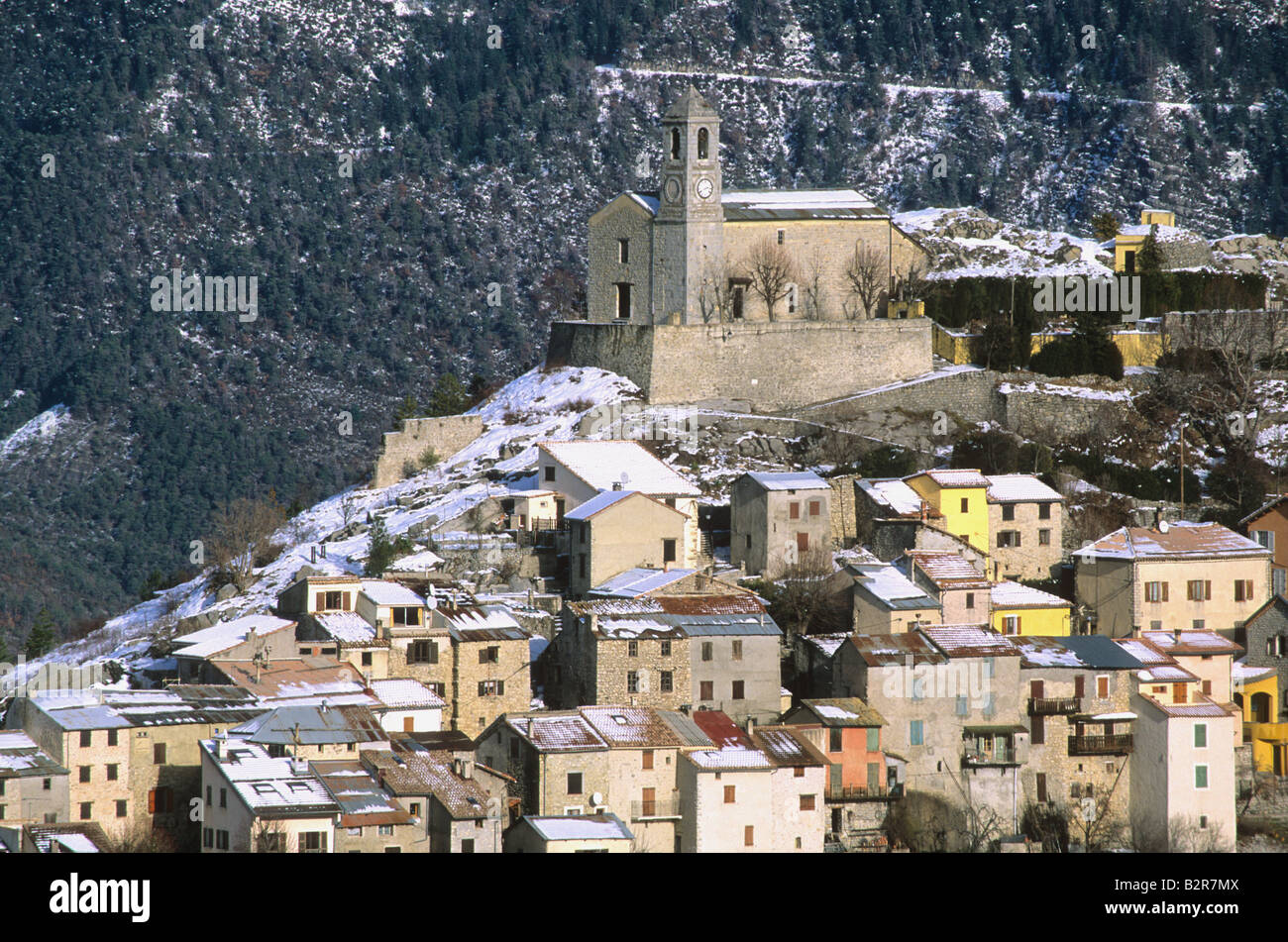 Petit village perché d'Ilonse Alpes-Maritimes 06 parc national du Mercantour Paca France Europe Banque D'Images