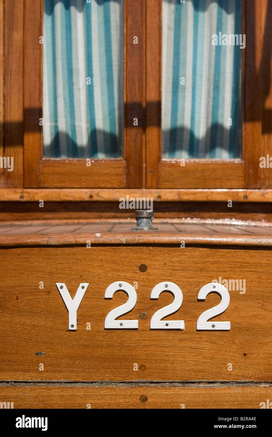 L'arrière et le numéro d'enregistrement d'une traditionnelle Norfolk Broads Cruiser Banque D'Images