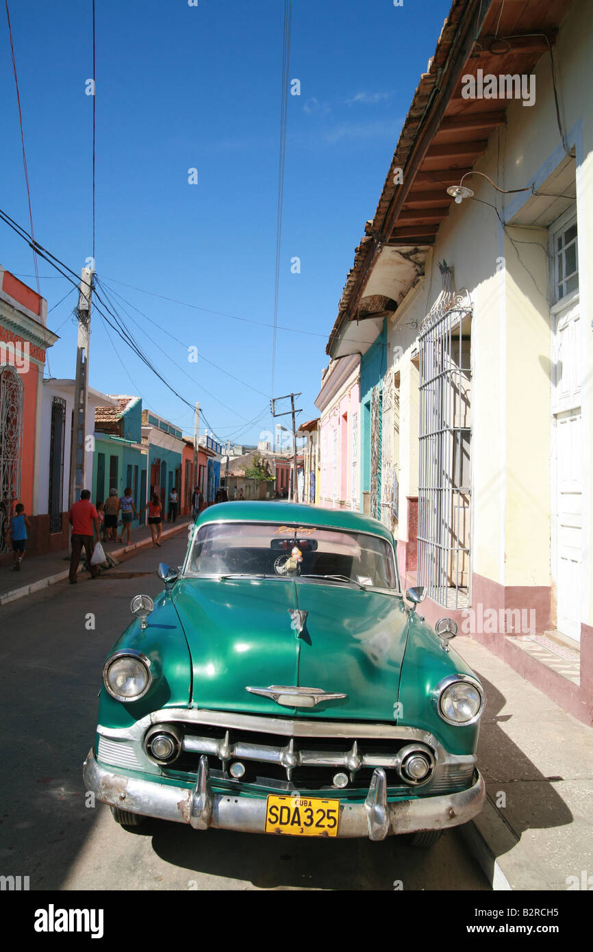 Vintage car dans une rue de Trinidad Santiago de Cuba Province Amérique Latine Banque D'Images