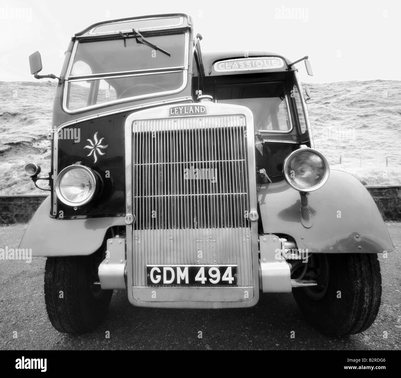 Image infrarouge de Leyland Bus, Isle of Harris, Hébrides, Ecosse, Royaume-Uni Banque D'Images