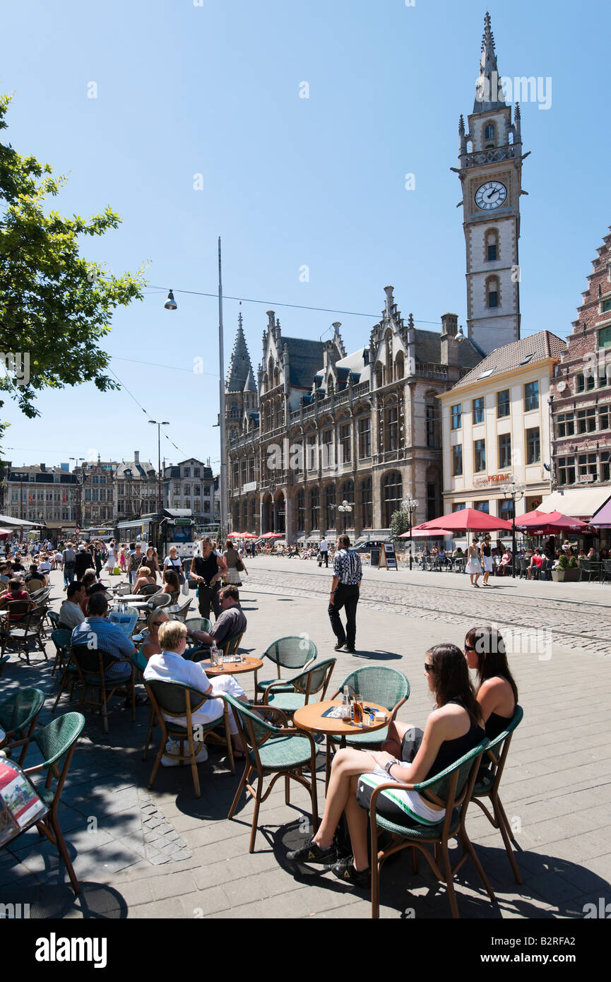 Sidewalk Cafe sur le Korenmarkt, dans le centre-ville historique, Gand, Belgique Banque D'Images