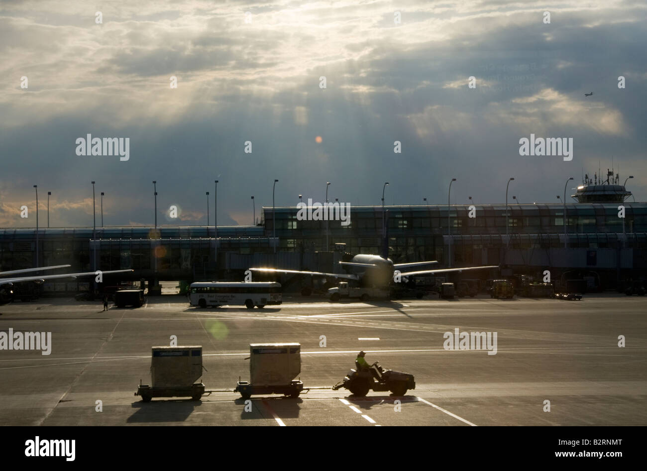 Coucher du soleil à Chicago O'Hare International Airport Banque D'Images