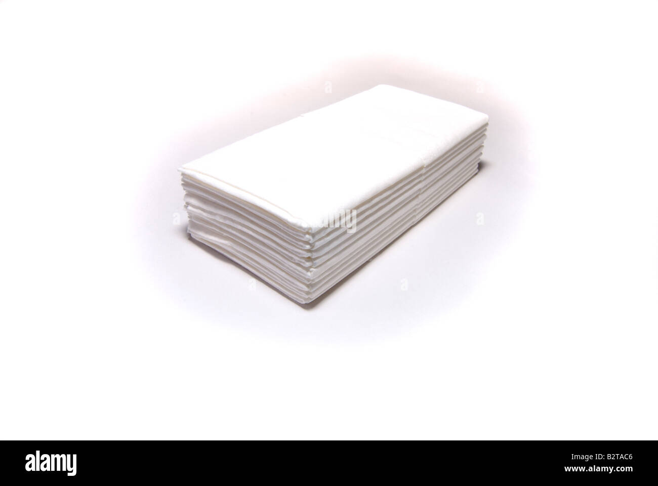 Une pile de tissus blanc dans l'isolement Banque D'Images