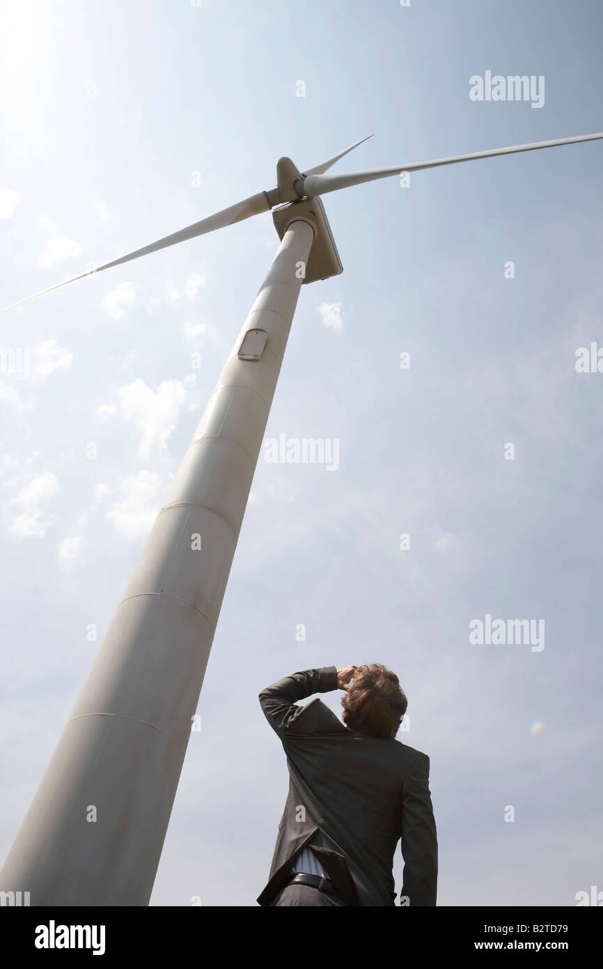 Woman wind turbine Banque D'Images