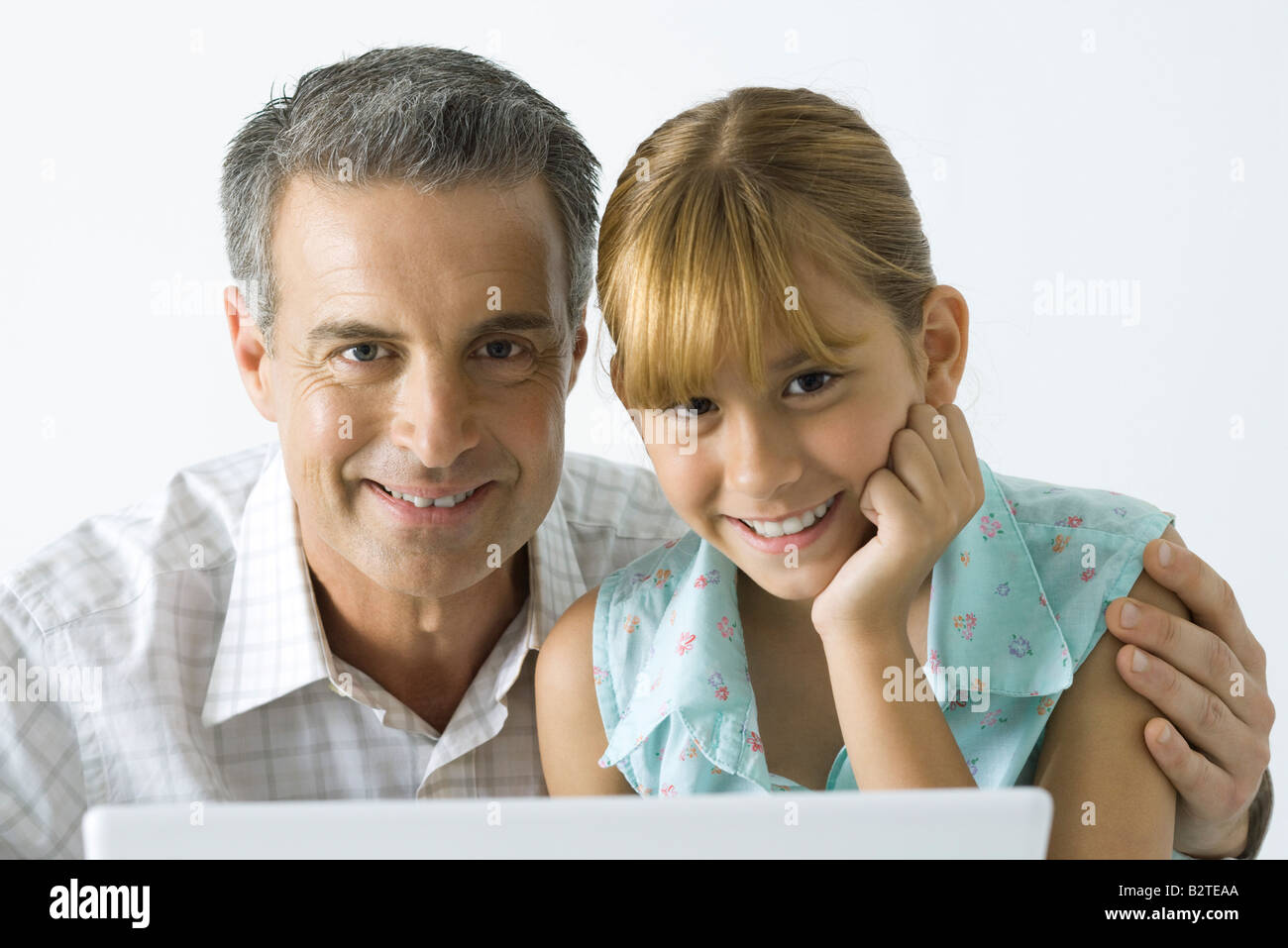 Père et fille smiling at camera, portrait Banque D'Images
