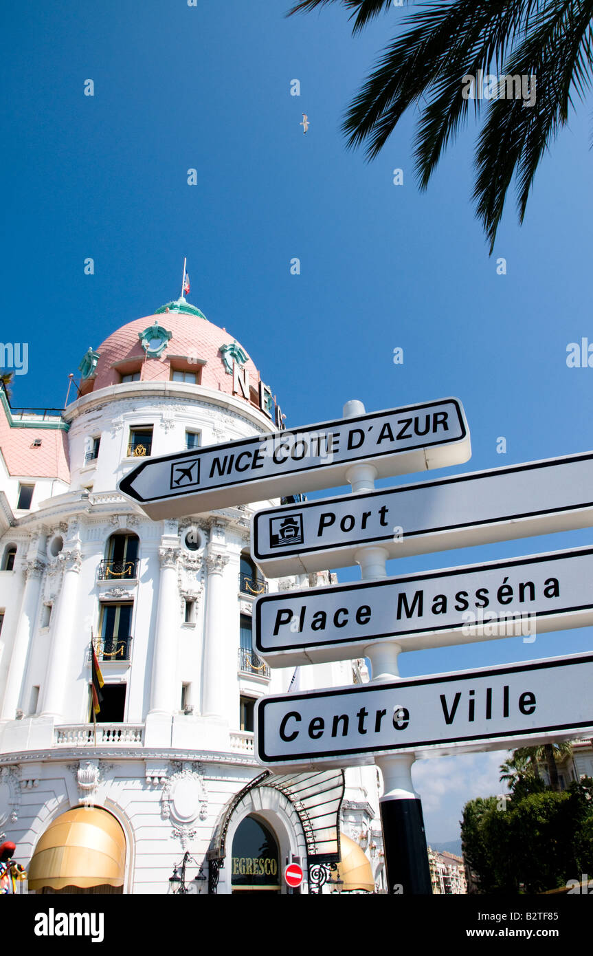 L'hôtel Negresco et de la signalisation routière, Promenade des Anglais, Nice, Côte, d'Azur, France Banque D'Images