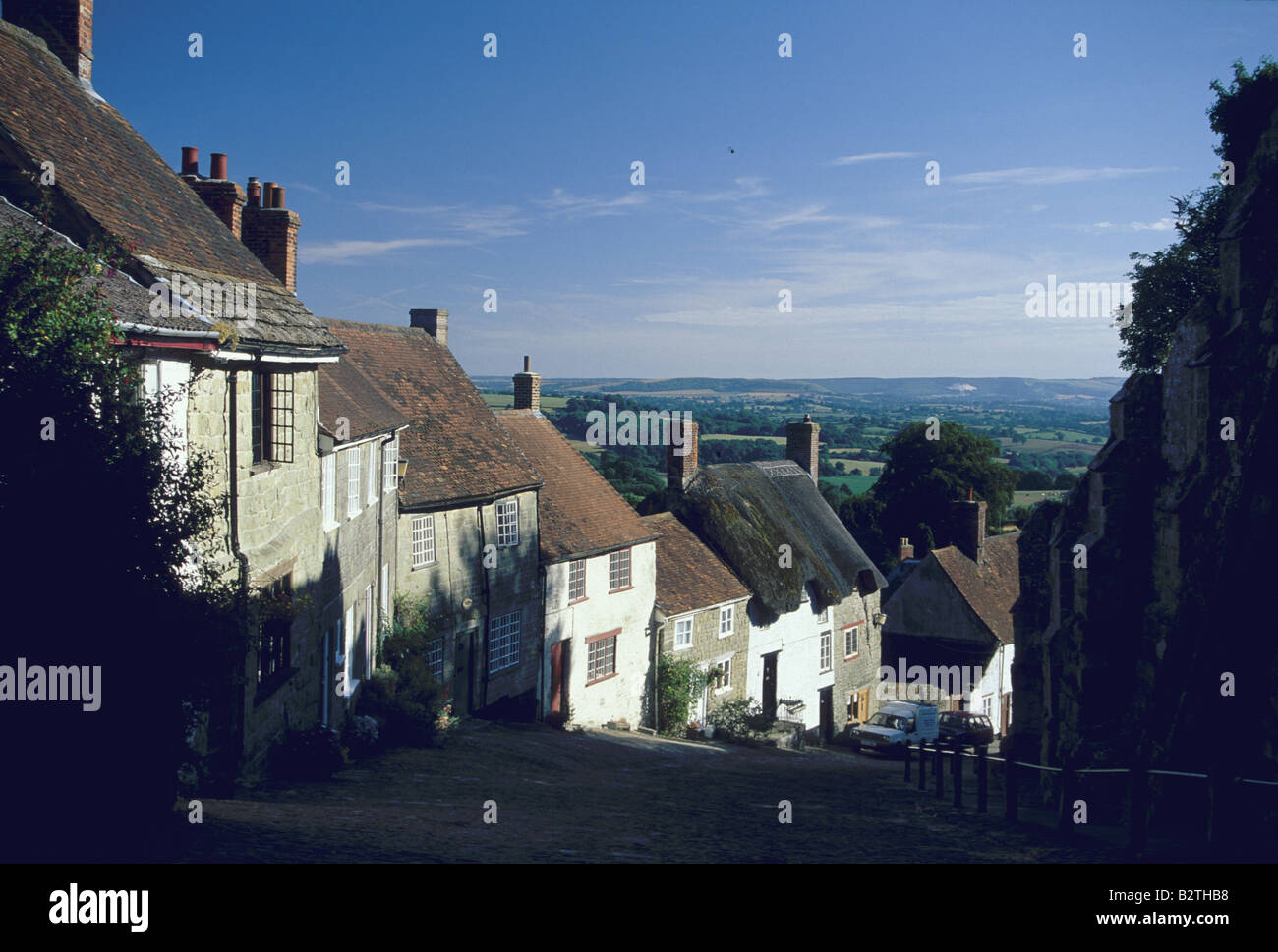 Une rangée de cottages traditionnels sur la colline d'or, Shaftesbury, Dorset, Angleterre Banque D'Images