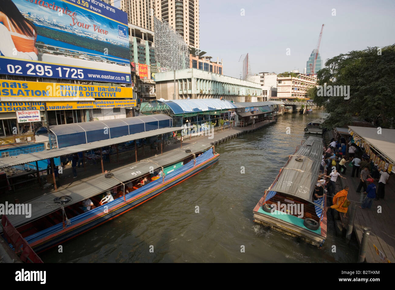 Vue de Hua Chang Pier, près de la place de la couture, les passagers au débarquement d'un bateau express, Khlong Saen Saeb, le plus long canal, Ban Banque D'Images