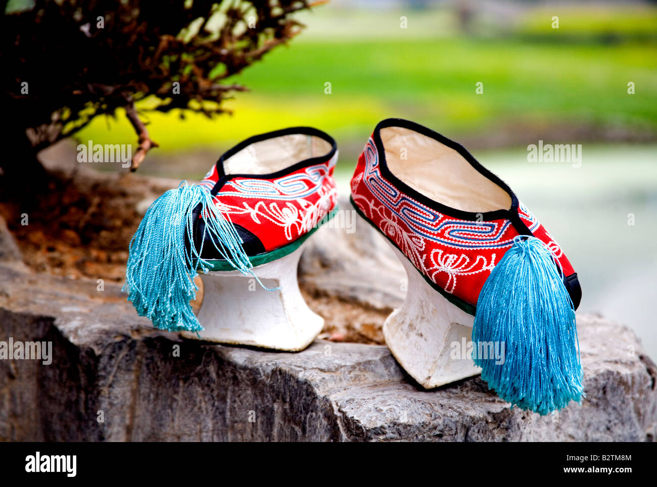 Chaussures De Mariage De Chinois Traditionnel Photo stock - Image du  chaussures, pied: 85523432