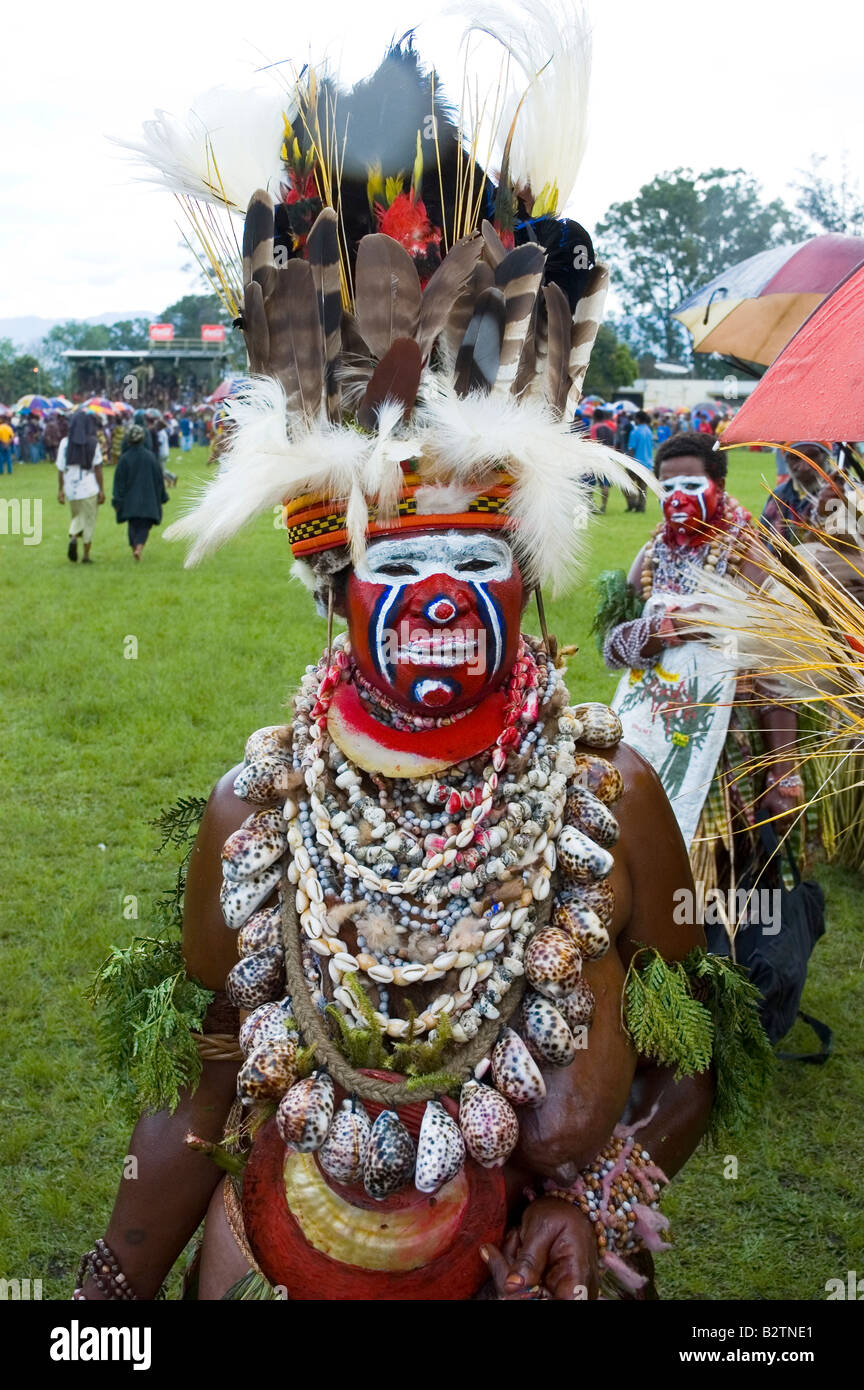 Étonnant collier de coquillages Dancer Goroka show PNG Banque D'Images