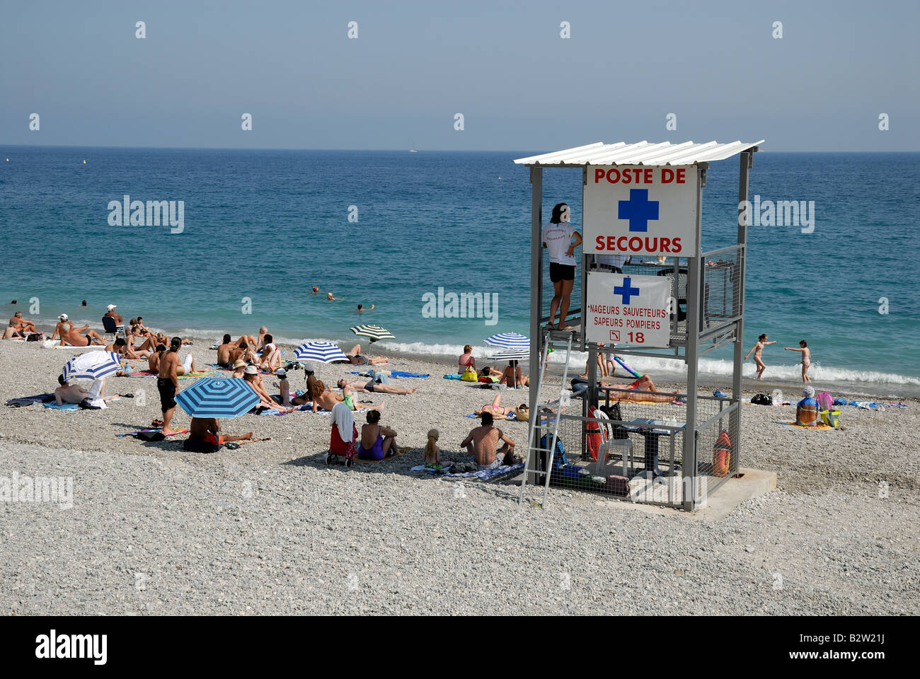 Baywatch sur la plage de Nice, France Banque D'Images