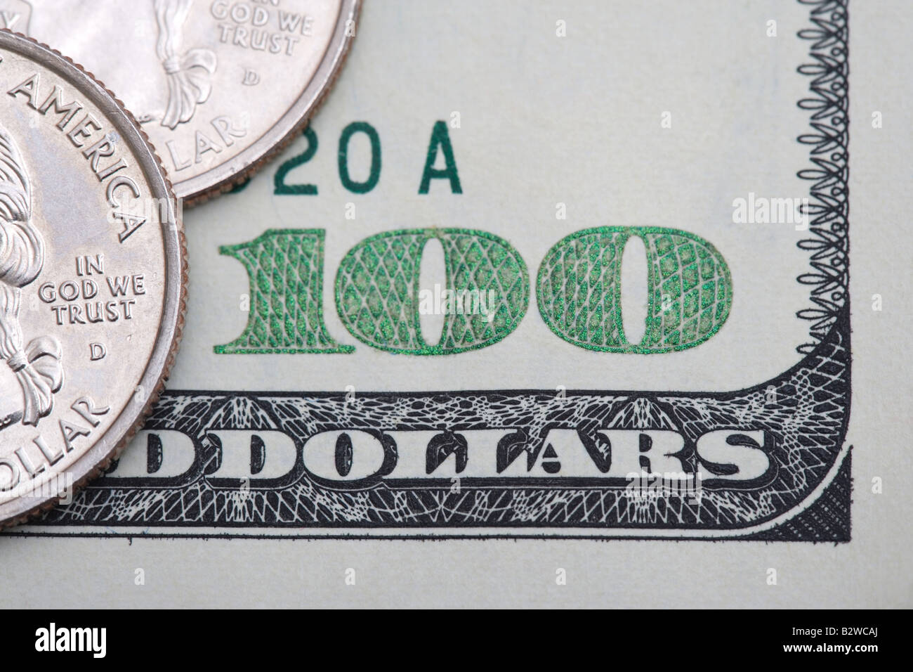 Quarts sur one hundred dollar bill Banque D'Images