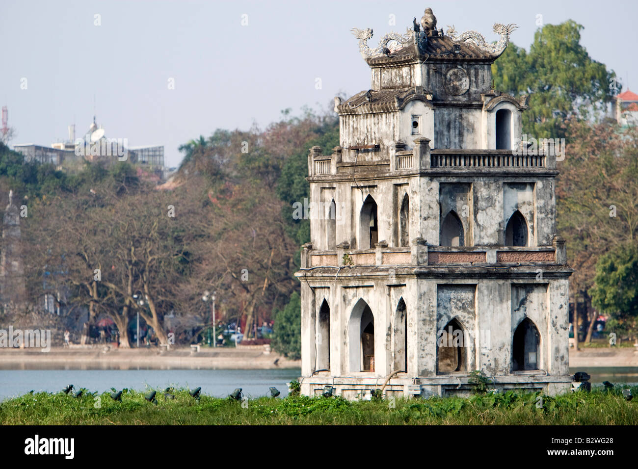 Nommé d'après la légende du lac Thap Rua Tour Tortue extrémité sud du lac Hoan Kiem Hanoi Vietnam Banque D'Images