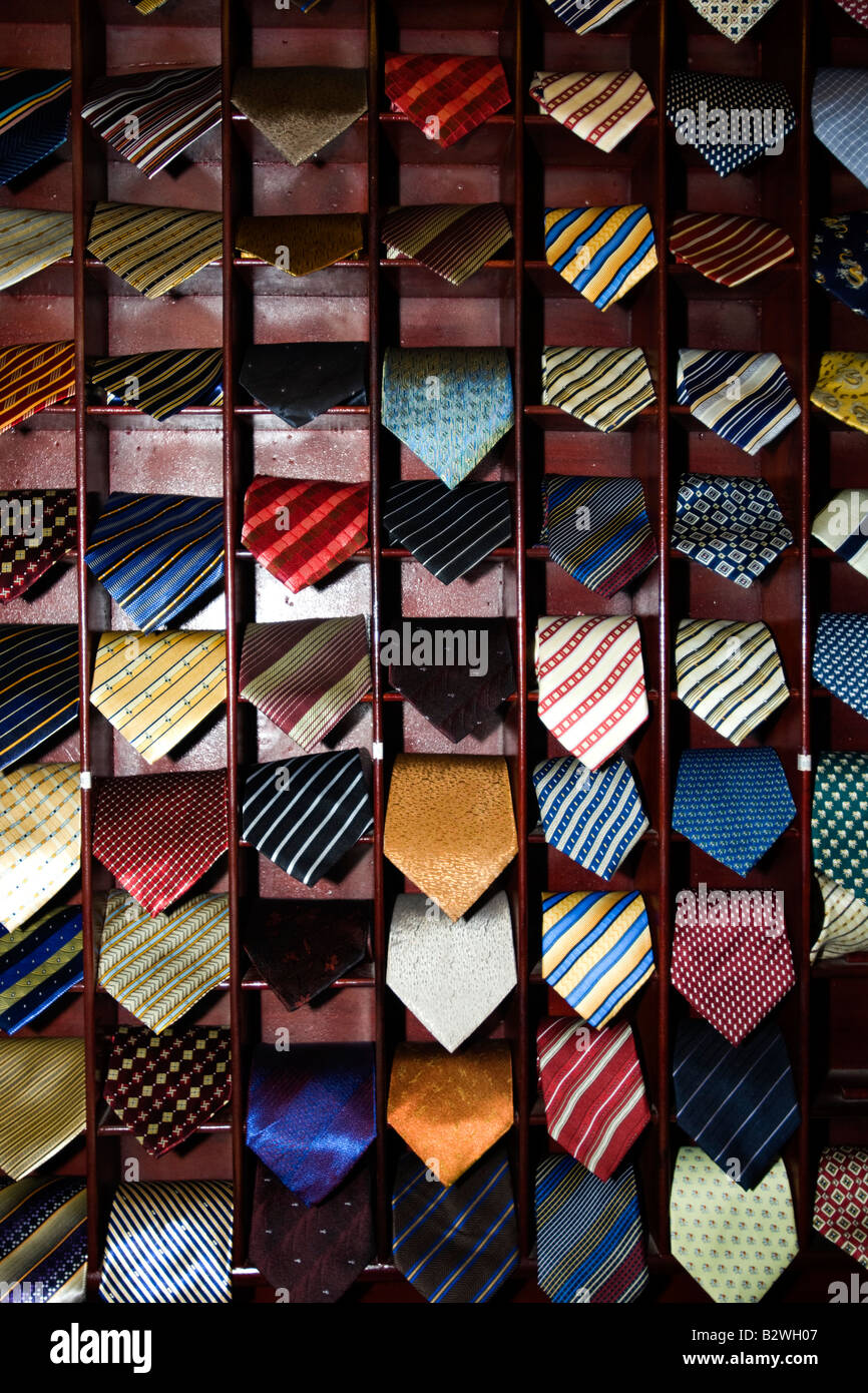 Magasin de cravate Banque de photographies et d'images à haute résolution -  Alamy