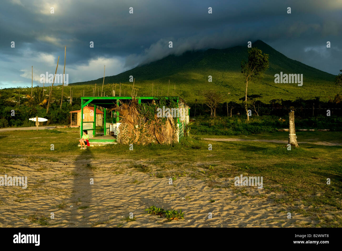 Volcan de Nevis cloud house surf board Banque D'Images