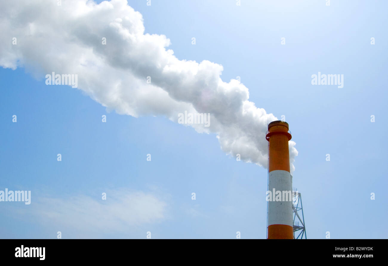 La cheminée d'usine au Japon Banque D'Images