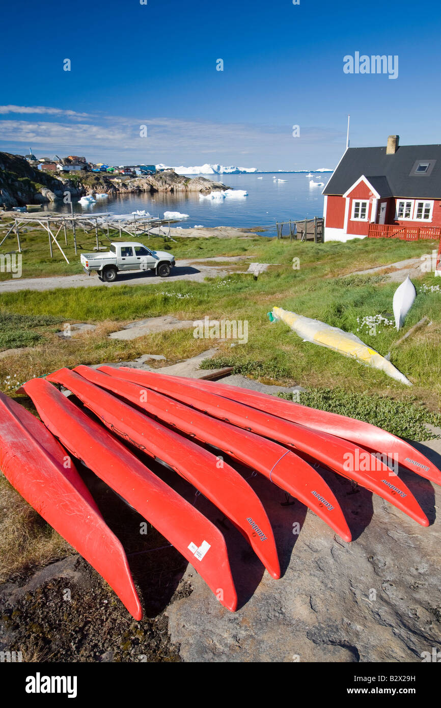 Kayaks Inuit du Groenland à Illulisat sur Banque D'Images