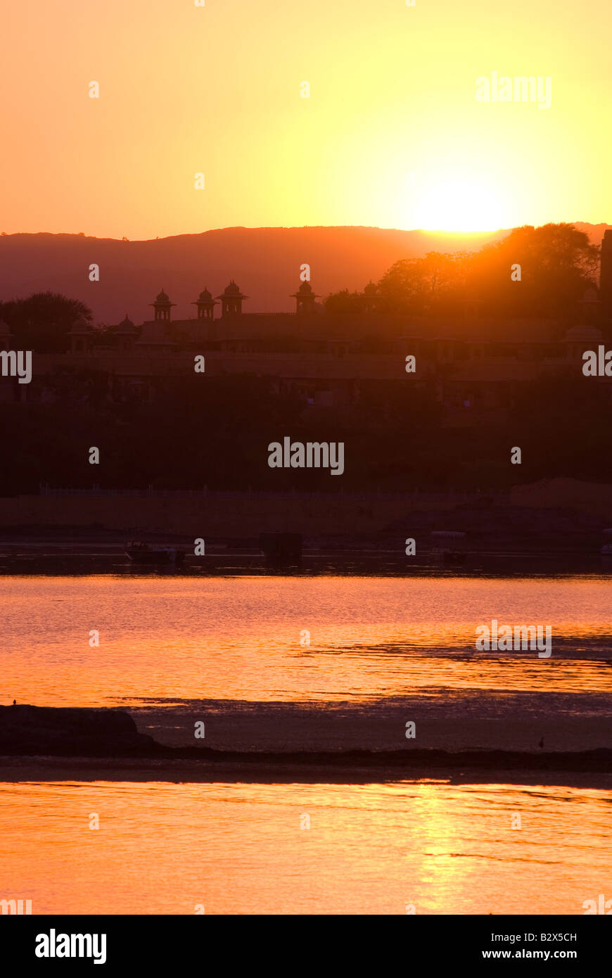 Coucher de soleil sur le lac Pichola, Udaipur, Rajasthan, Inde, sous-continent indien, en Asie Banque D'Images