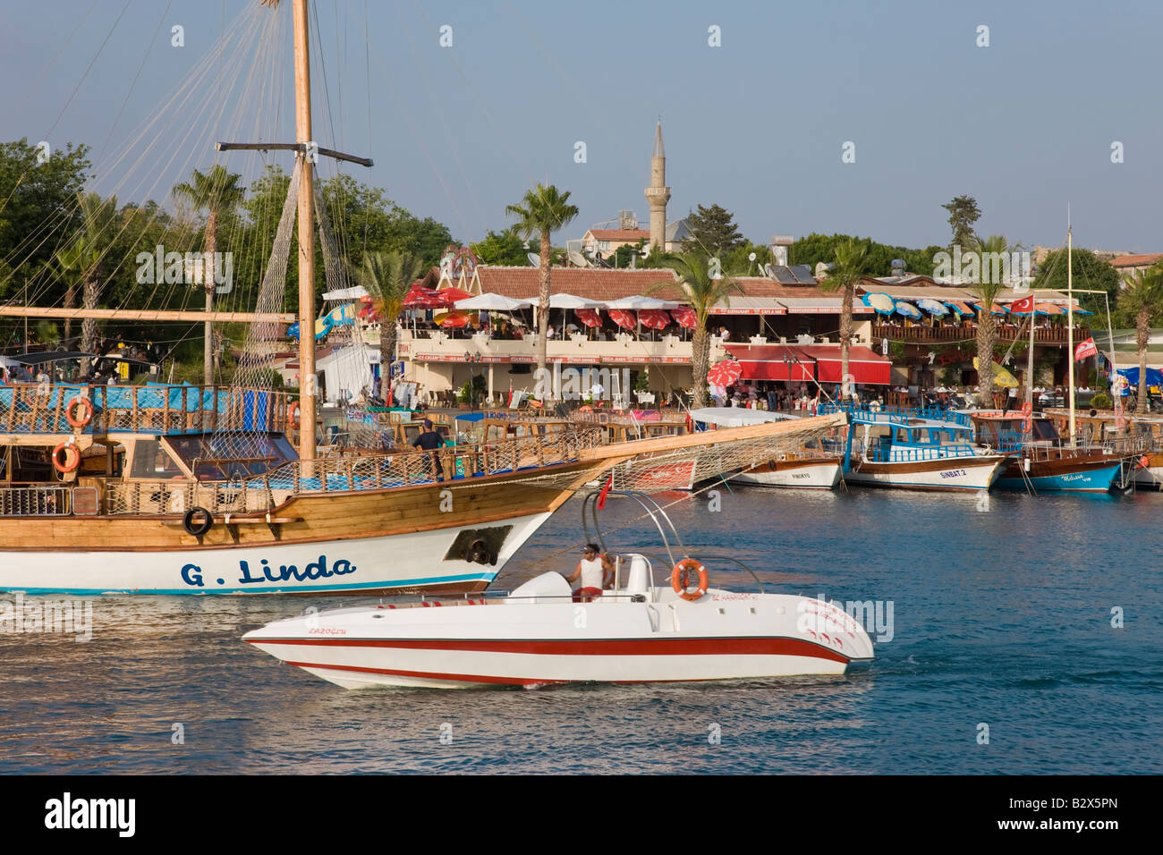 La doublure de bateaux dans d'Harbourside, Côté Est de la Méditerranée, Turquie Banque D'Images