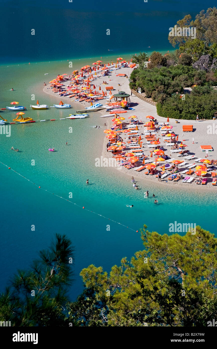 La Turquie Côte Méditerranéenne, également connu sous le nom de la côte Turquoise près de Oludeniz Fethiye vue élevée de la célèbre Blue Lagoon Banque D'Images