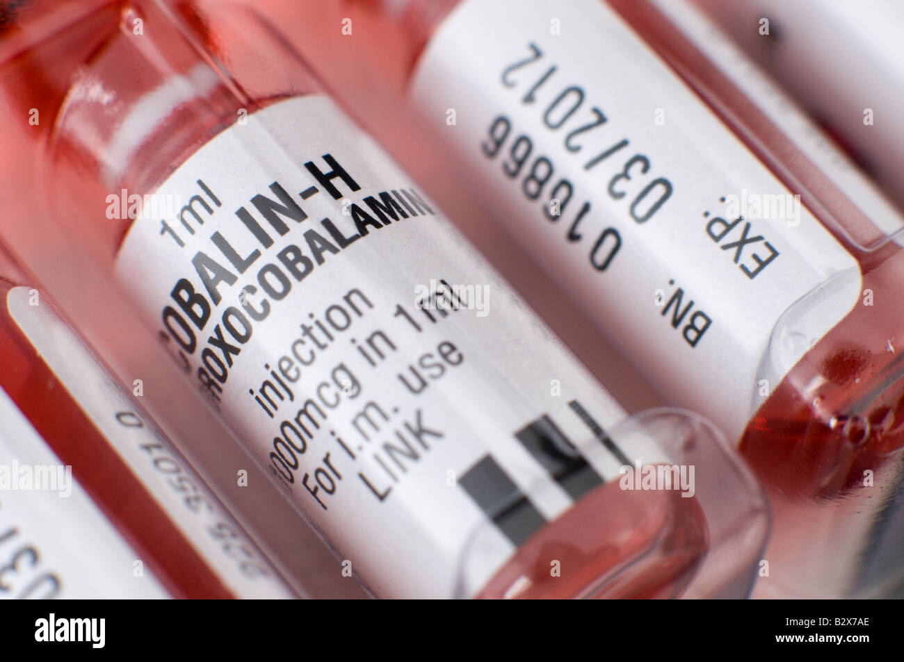 La vitamine B12 ampoules pour injection Photo Stock - Alamy