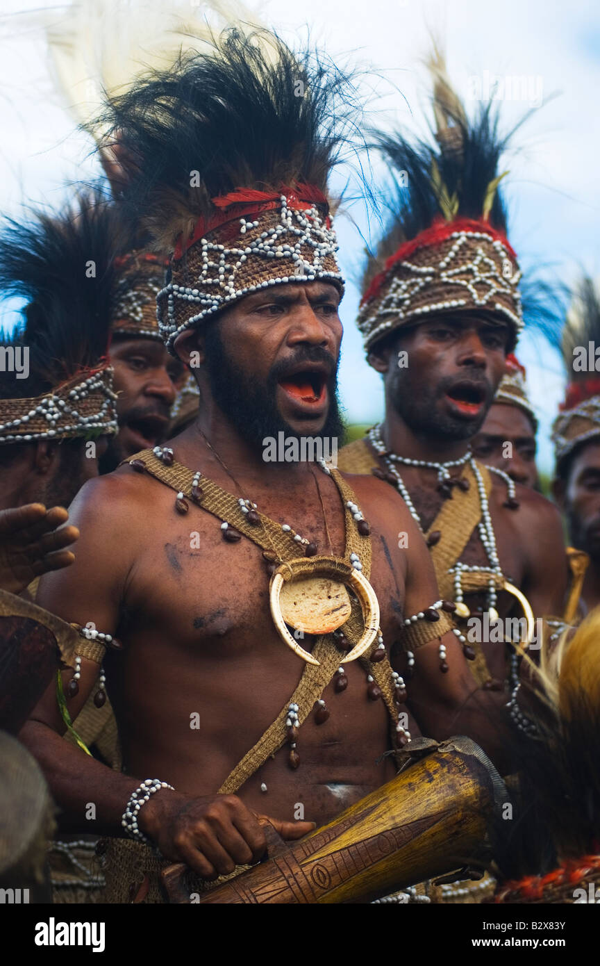 Le chant des hommes des tribus PNG Banque D'Images