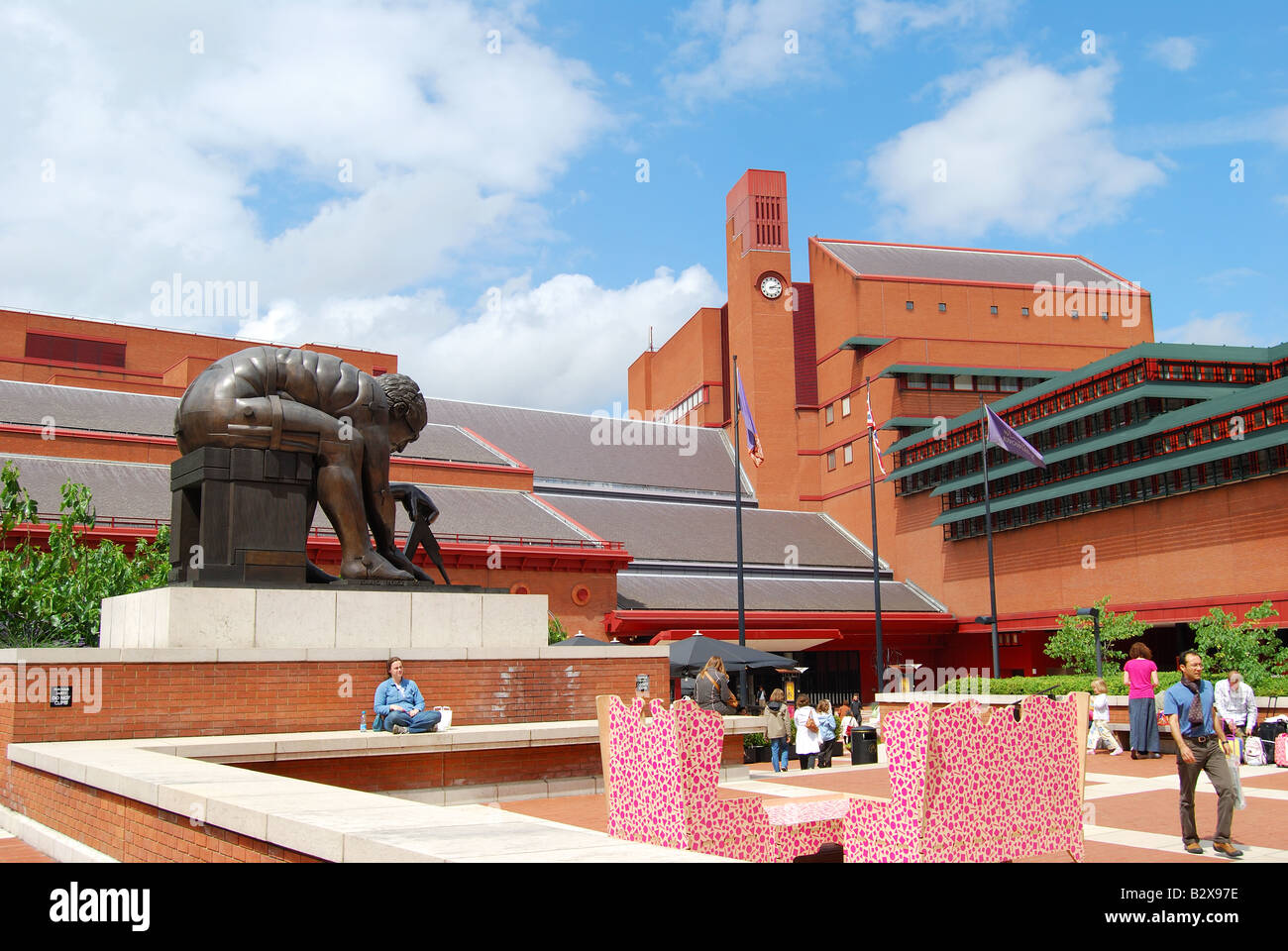 Vue depuis le grand hall, la British Library, Euston Road, Camden Borough, Londres, Angleterre, Royaume-Uni Banque D'Images