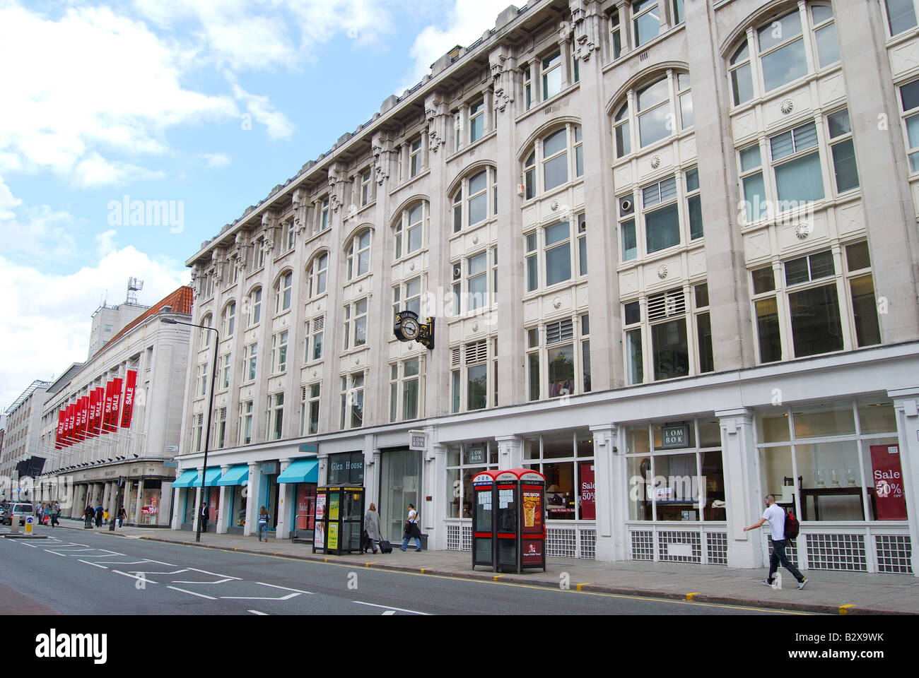 Street view, Tottenham Court Road, London Borough of Camden, Londres, Angleterre, Royaume-Uni Banque D'Images Street view, Tottenham Court Road, London Borough of Camden, Londres, Angleterre, Royaume-Uni Banque D'Images
