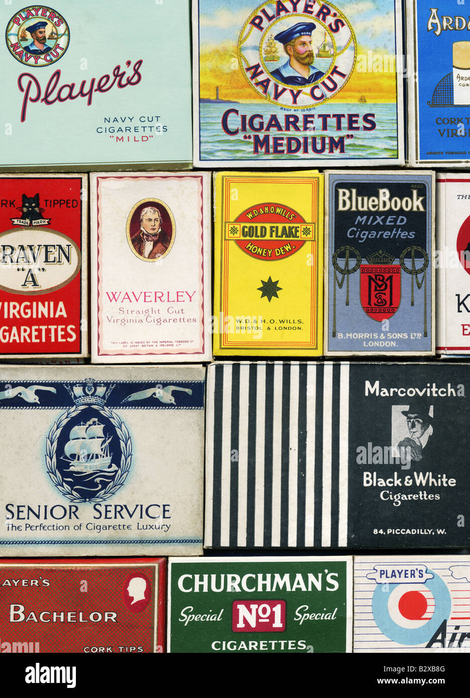 Vieux paquets de cigarettes depuis 1920 jusqu'à 1960. Pour un usage éditorial uniquement Banque D'Images