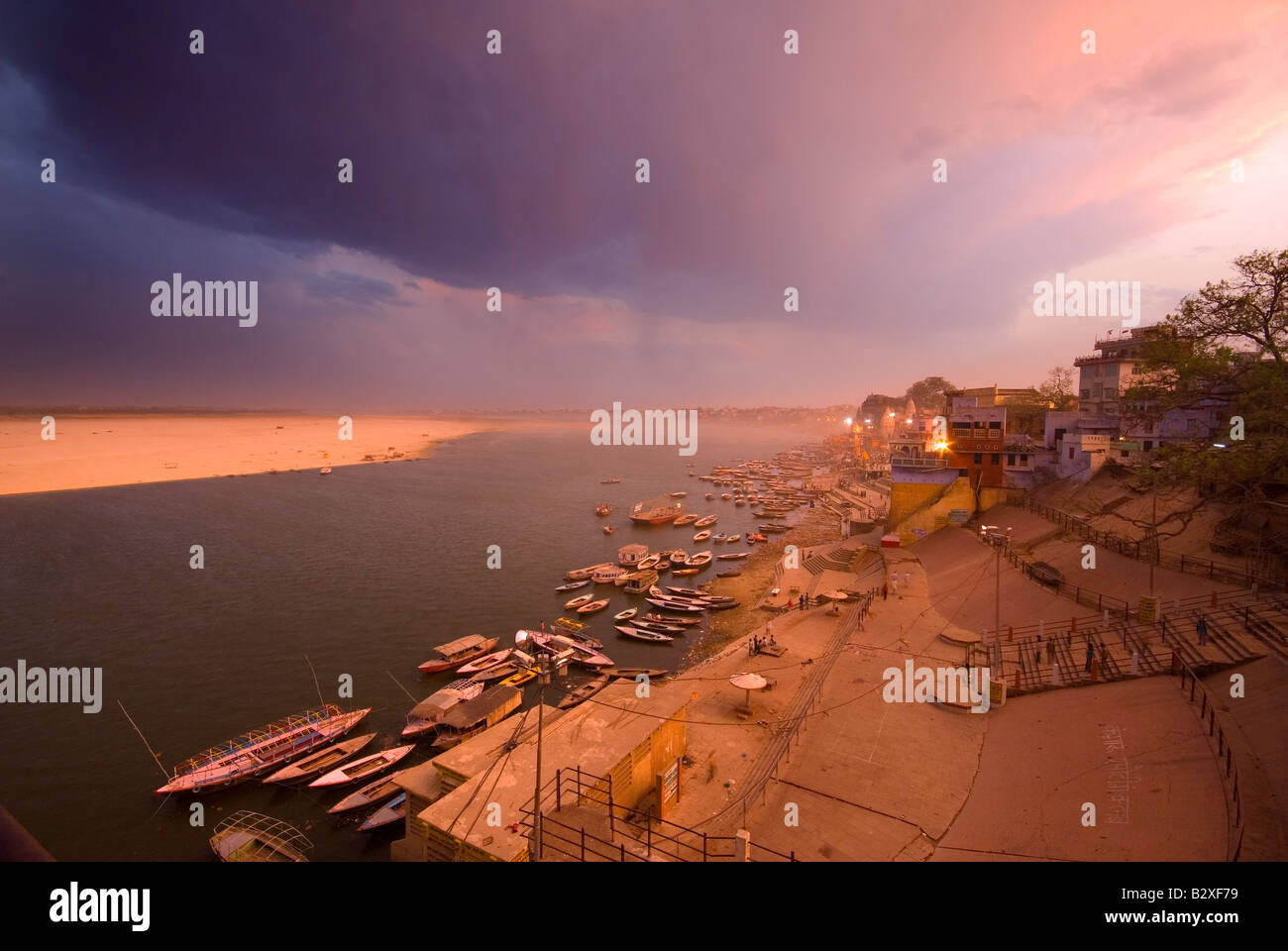 Man Mandir Ghat, Varanasi (Bénarès), de l'Uttar Pradesh, Inde, sous-continent indien, en Asie Banque D'Images
