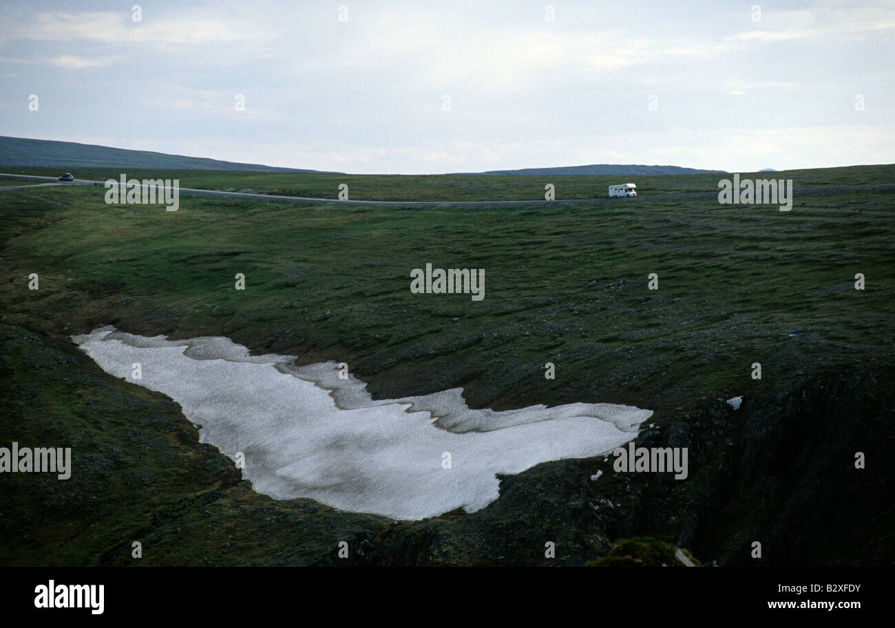 La Norvège camping car la position à Nordkapp avec teinte de neige Banque D'Images