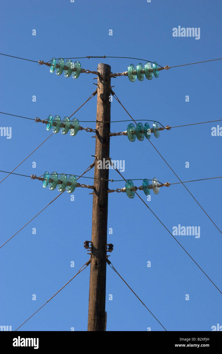 Les isolateurs en verre sur les lignes d'énergie électrique en Basse Californie, Mexique Banque D'Images