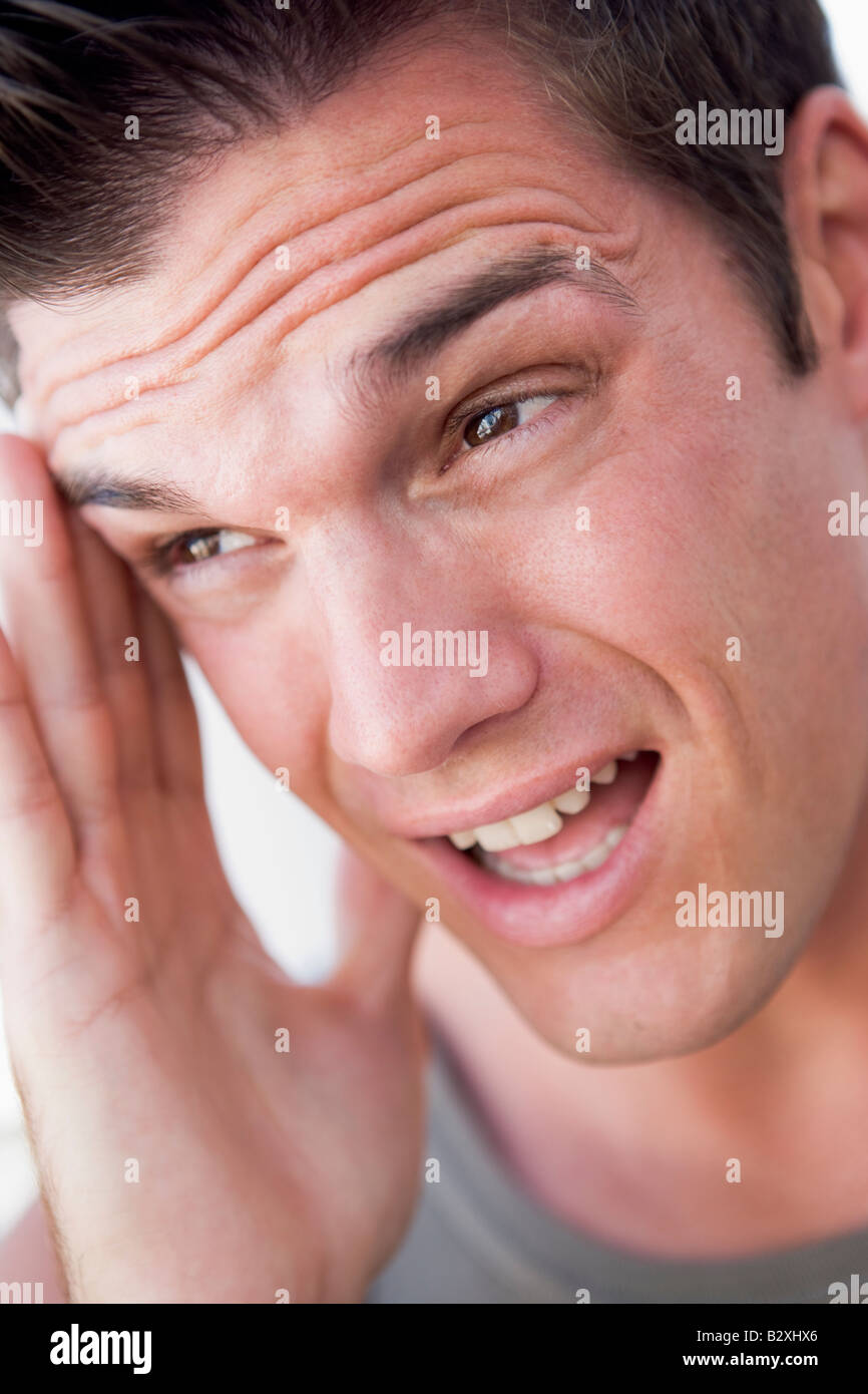 Head shot of man scowling Banque D'Images