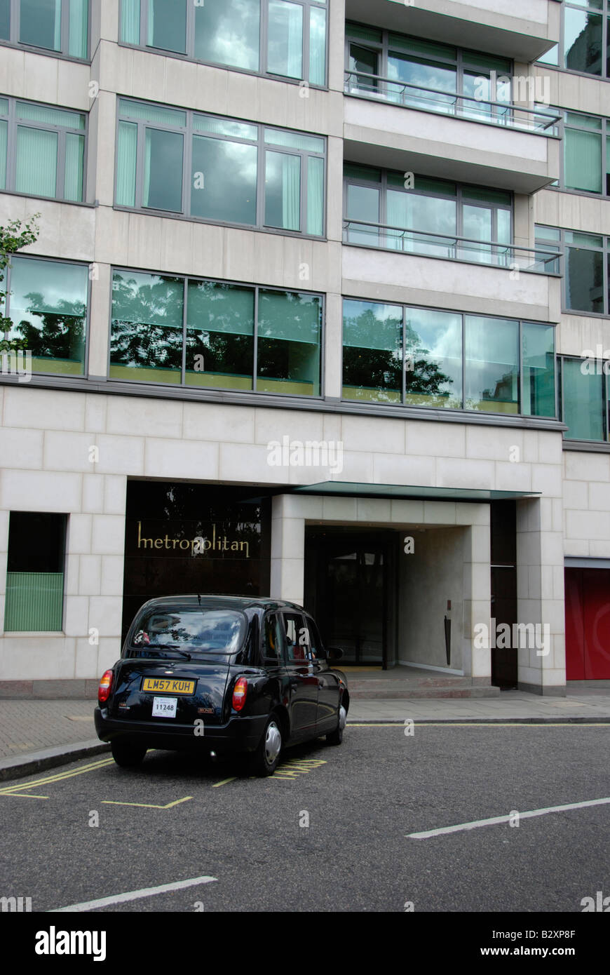 L'extérieur de l'hôtel Metropolitan et l'attente taxi Old Park Lane Londres Angleterre Banque D'Images