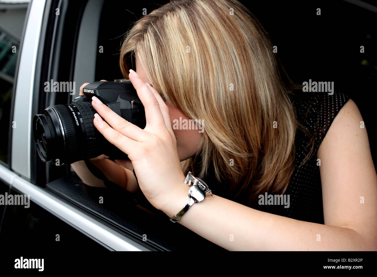 Young woman taking photos parution du modèle Banque D'Images