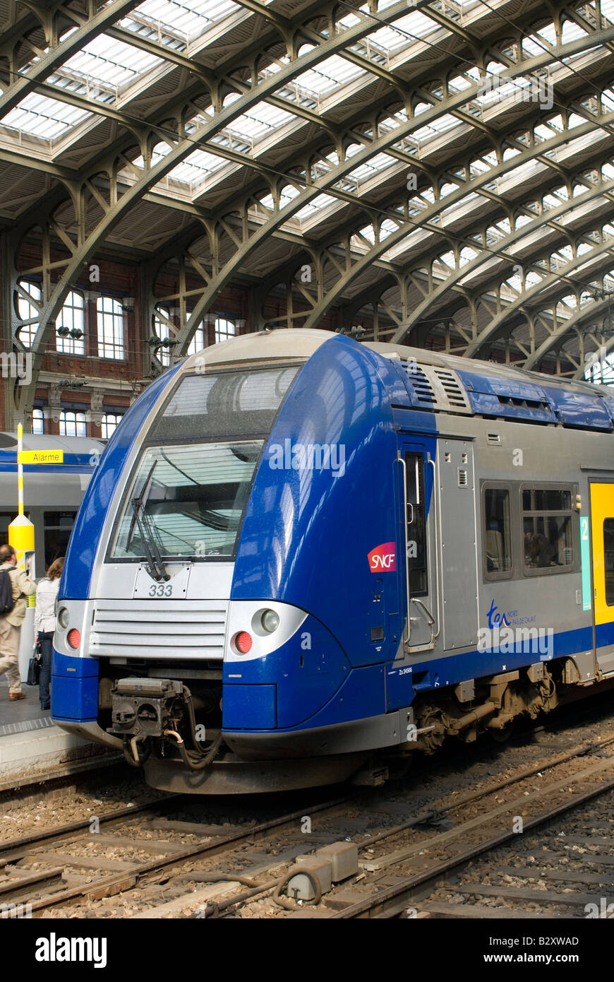 SNCF TER train régional à la gare Lille Flandres, France Banque D'Images