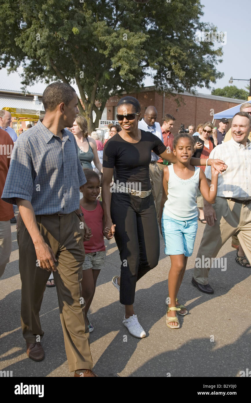 Le sénateur américain Barak Obama faire campagne pour le président avec sa femme Michelle Obama et sa fille à l'Iowa State Fair Banque D'Images