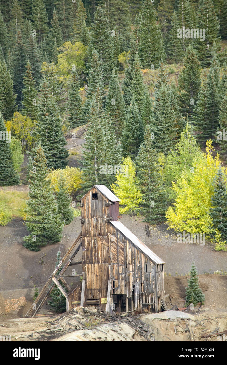 Ancienne structure de l'exploitation minière, à partir de la route 550 au sud de Silverton, au nord de Durango, Colorado Banque D'Images