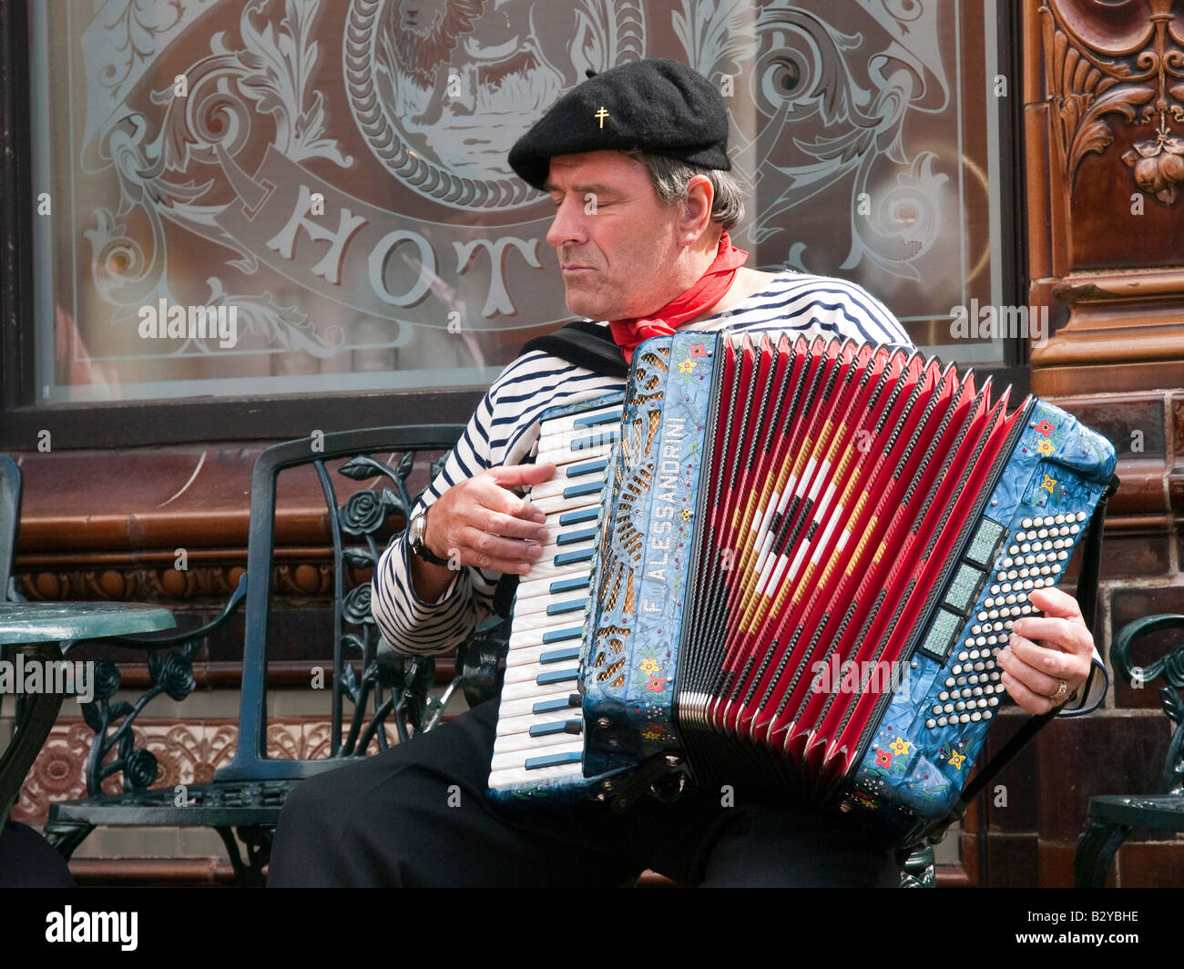 Joueur d'accordéon Banque D'Images, Photo Stock 19041498 Alamy
