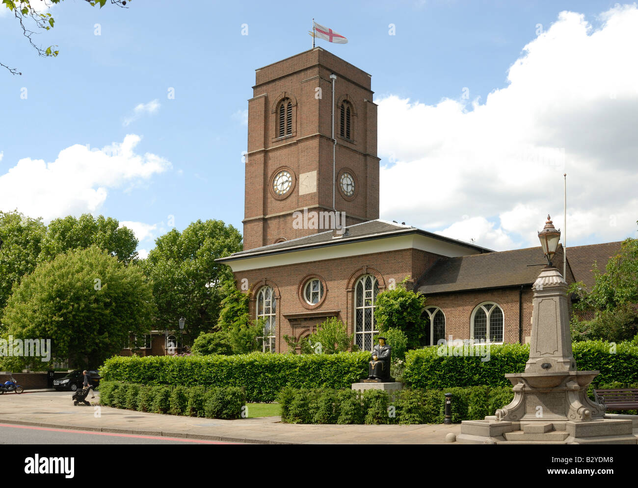 Statue de Sir Thomas More et Chelsea ancienne église, Londres Banque D'Images