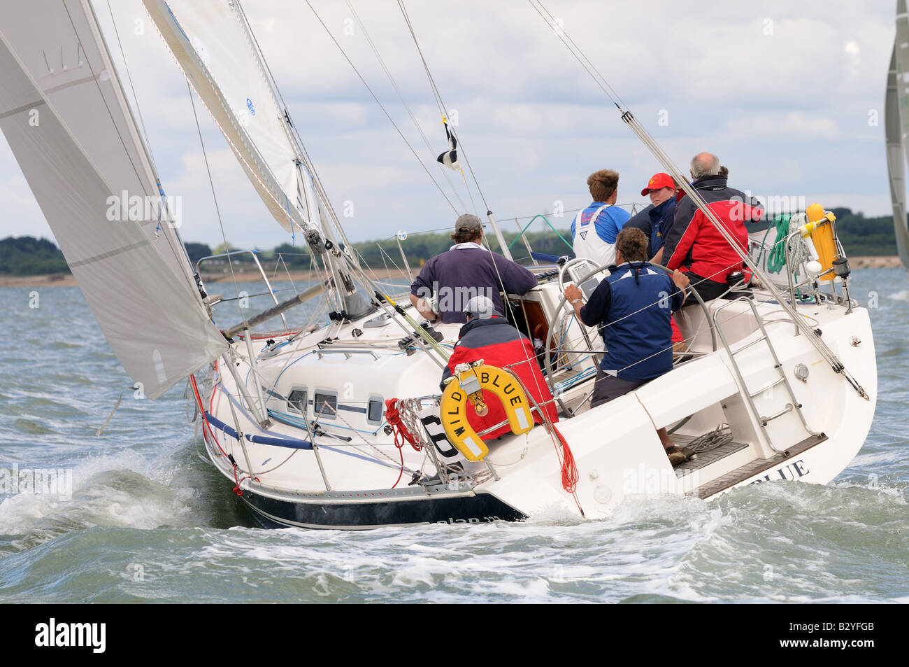 Stern de yacht de voile au départ de la course la semaine de Cowes, île de Wight Banque D'Images