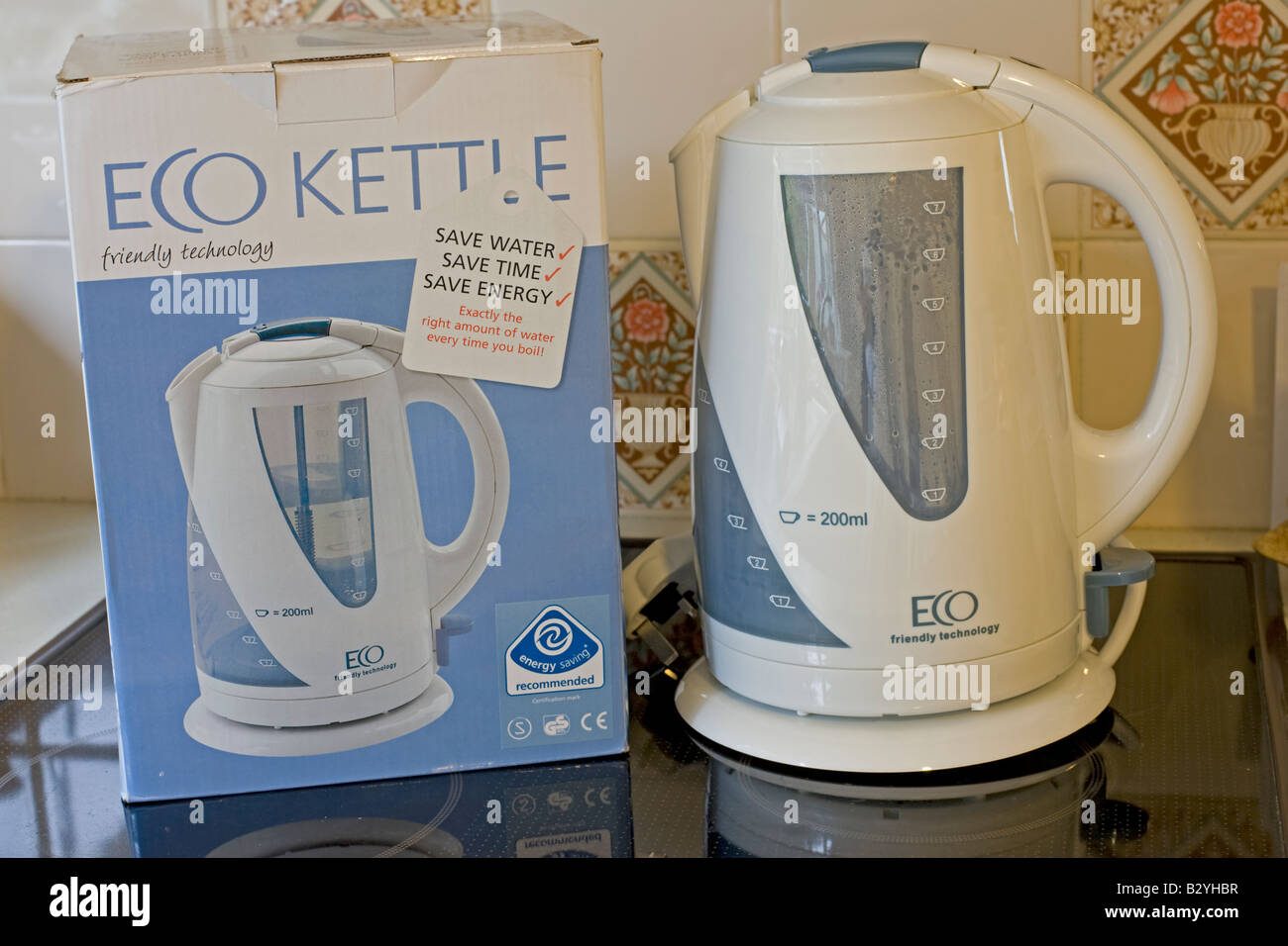 L'économie d'énergie électrique écologique recommandé d'économiser de l'énergie de l'eau et du temps UK Banque D'Images