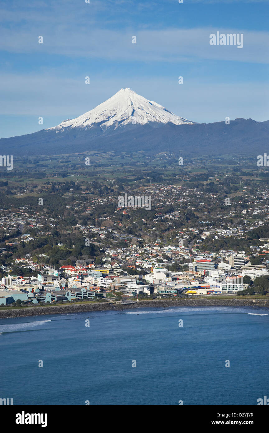New Plymouth et Mt Taranaki Mt Egmont Taranaki Île du Nord Nouvelle-zélande aerial Banque D'Images