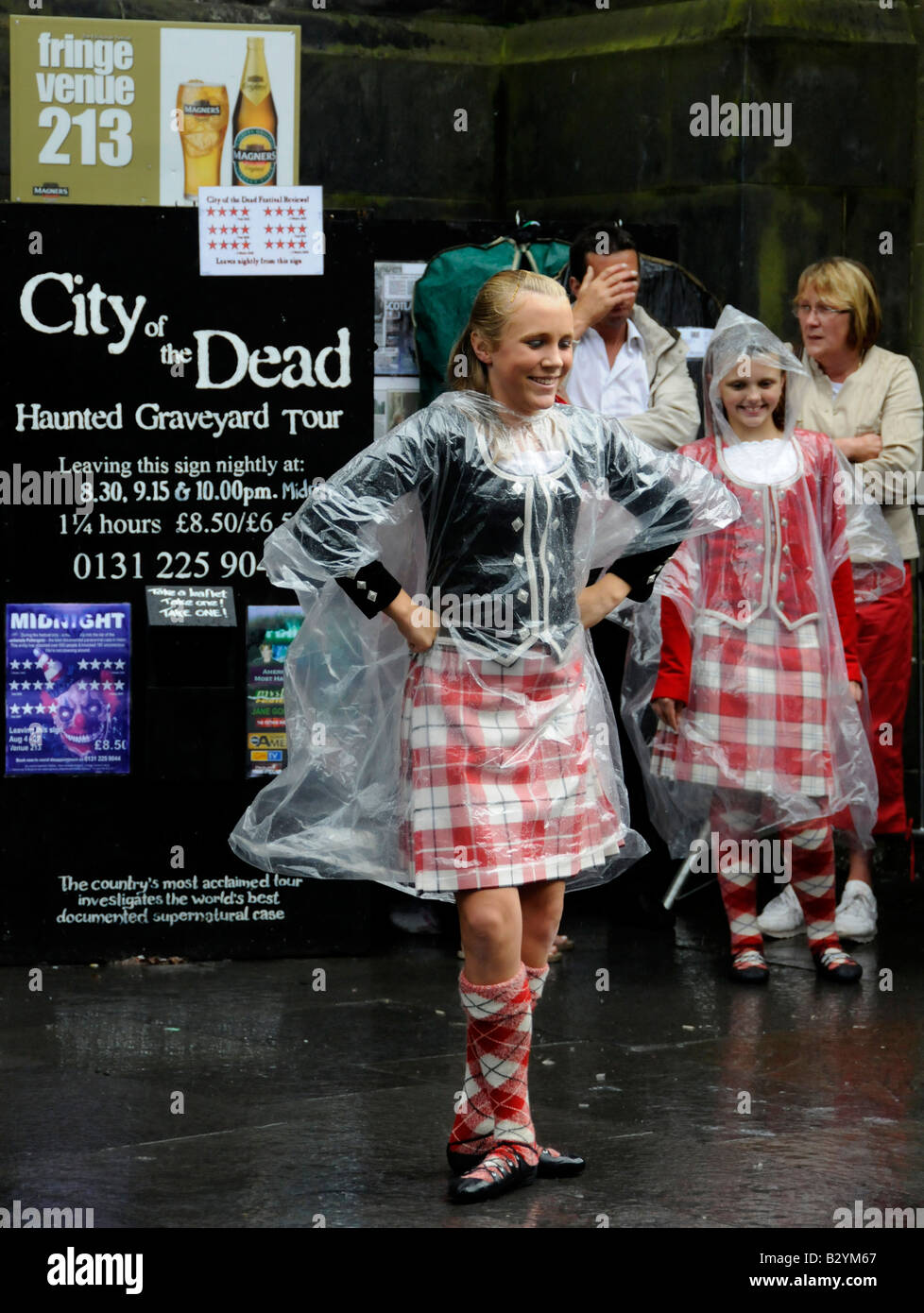 Girl Scottish Country Dancer,Edinburgh Fringe Festival, Royal Mile Edinburgh, Ecosse, Banque D'Images