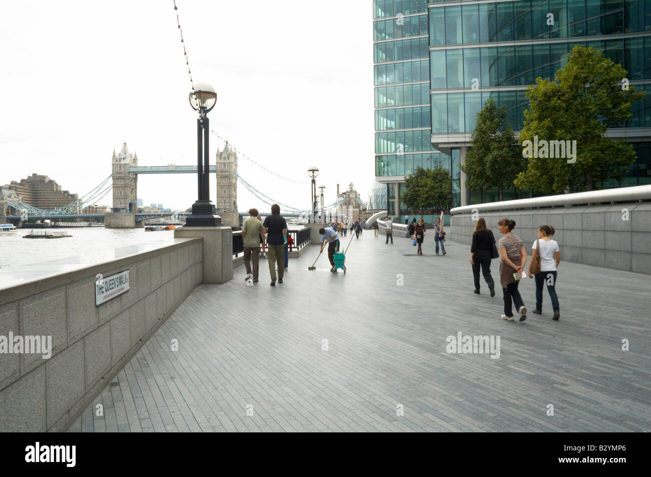 La Queen's Walk, London Photo Stock - Alamy