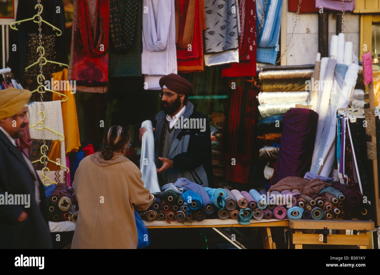 Un tissu shop à Southall, Londres. Banque D'Images