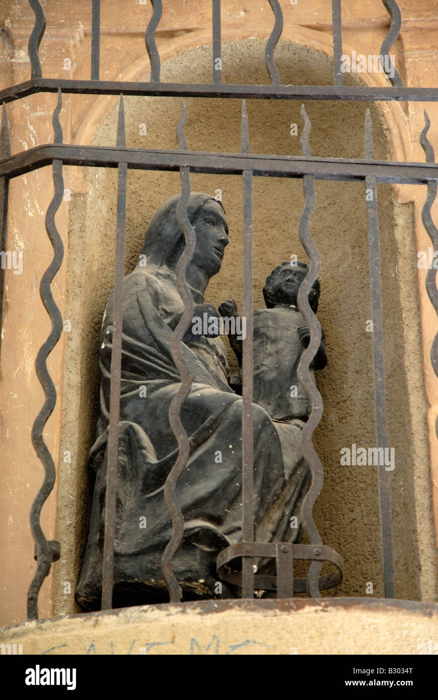 Statue de Vierge noire avec l'enfant Jésus Banque D'Images