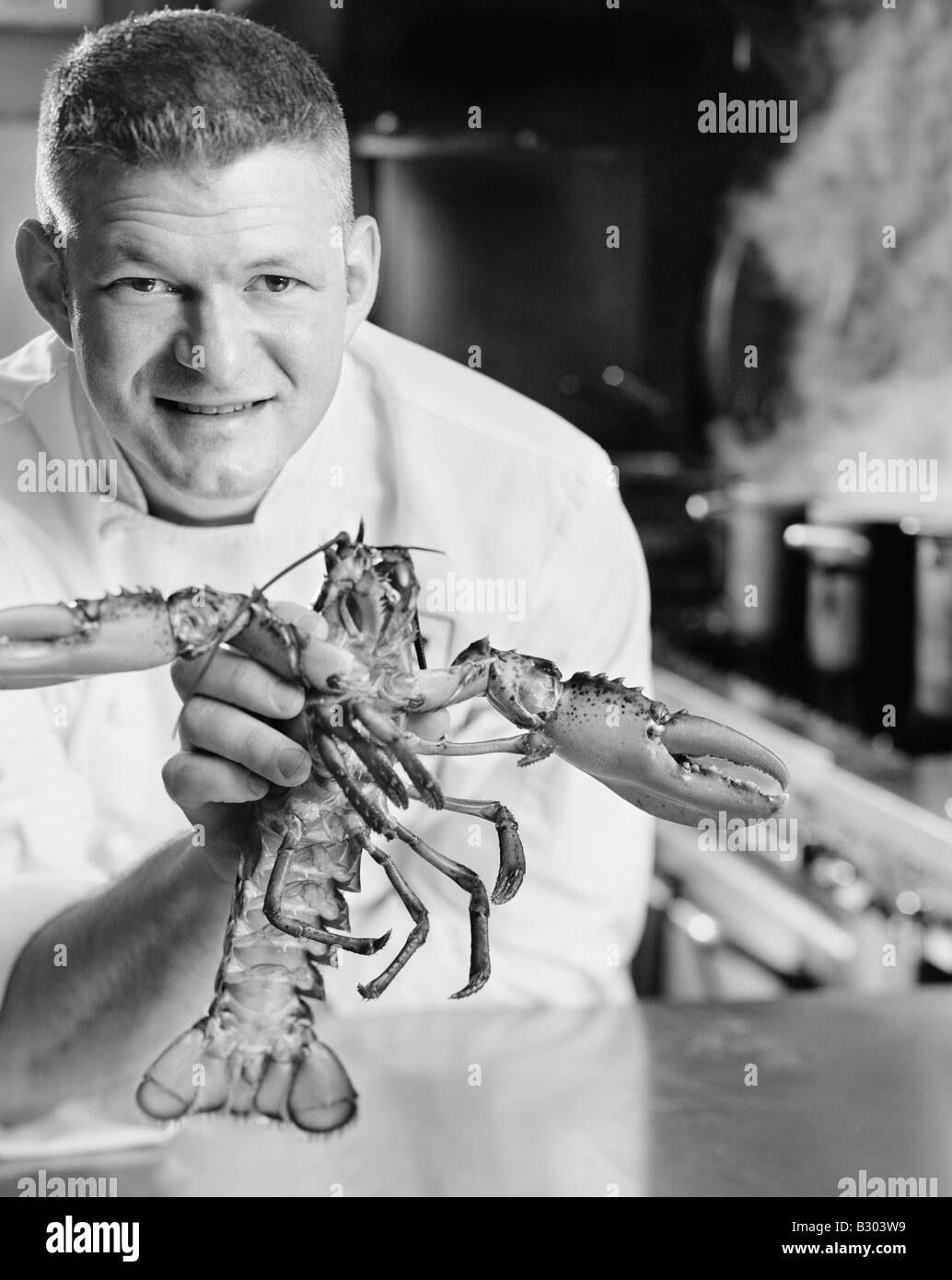 Chef Holding Lobster Banque D'Images